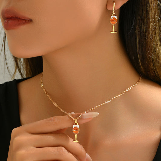 Collana con pendente e orecchini a forma di calice da vino minimalisti in lega con finitura smaltata da donna