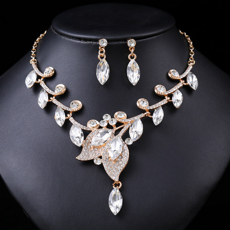 Vintage Style Floral Leaf Pendant Necklace Set with Rhinestone Accents in Alloy with Plating Finish for Women