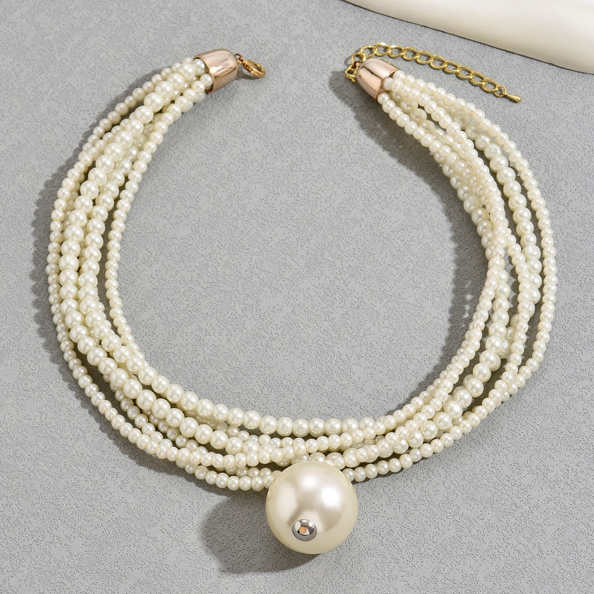 Collana per donna con perle a strati a forma di U, design geometrico minimalista, con pendente in madreperla e catenina standard