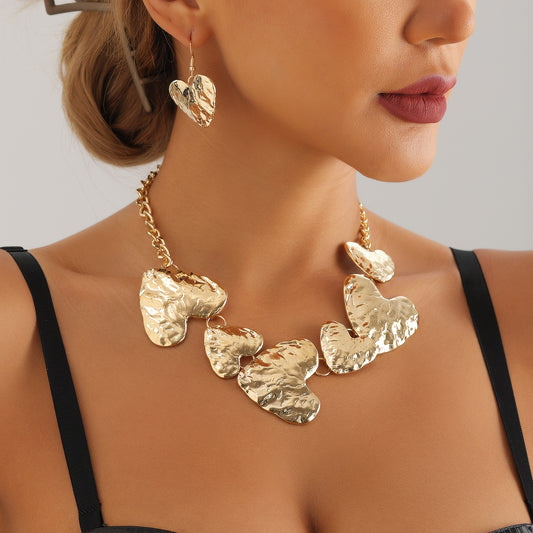 Collar de moda geométrico en forma de corazón para mujer con colgante de aleación y acabado chapado en cadena de clavícula