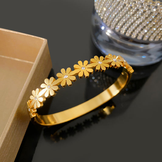 Vintage Minimalist Micro-Inlaid Cubic Zirconia Daisy Titanium Steel Bracelet for Women