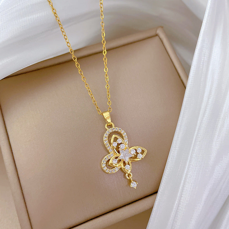 Collana con pendente a farfalla delicata da donna in acciaio inossidabile a doppio strato con design cavo e strass Catena clavicola elegante