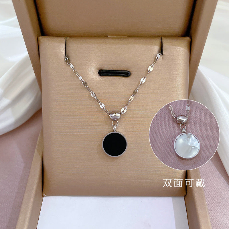 Collana con pendente geometrico minimalista in acciaio al titanio placcato per donna