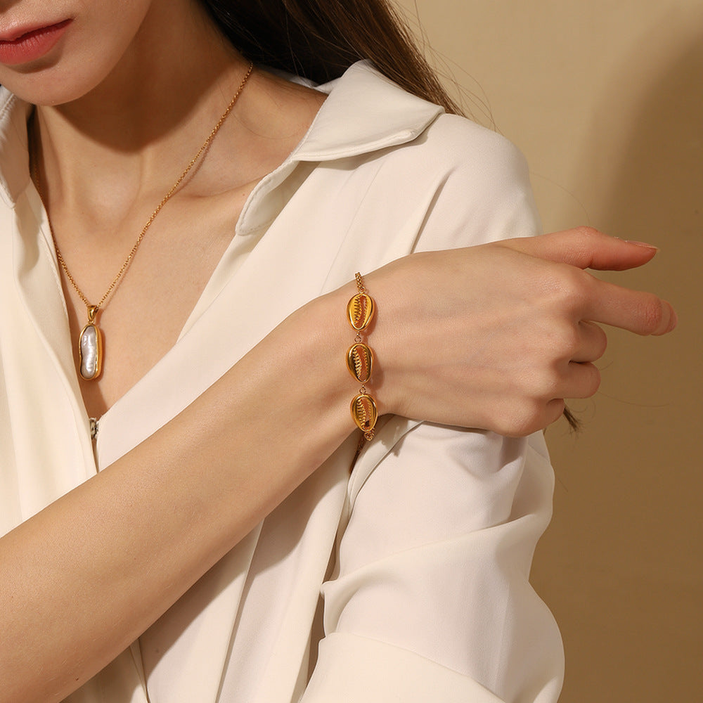 Bracciale da donna in acciaio inossidabile placcato oro 18 carati con guscio di abalone geometrico alla moda