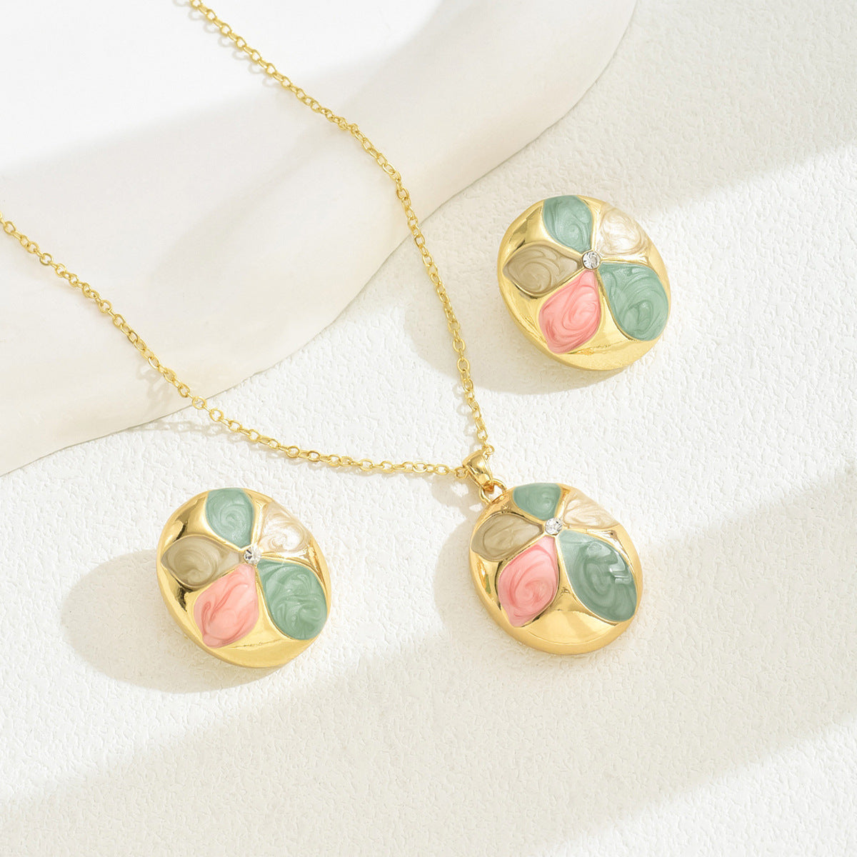 Set di collana e orecchini da donna alla moda in stile OL con ciondolo geometrico, catena in rame e finitura a olio