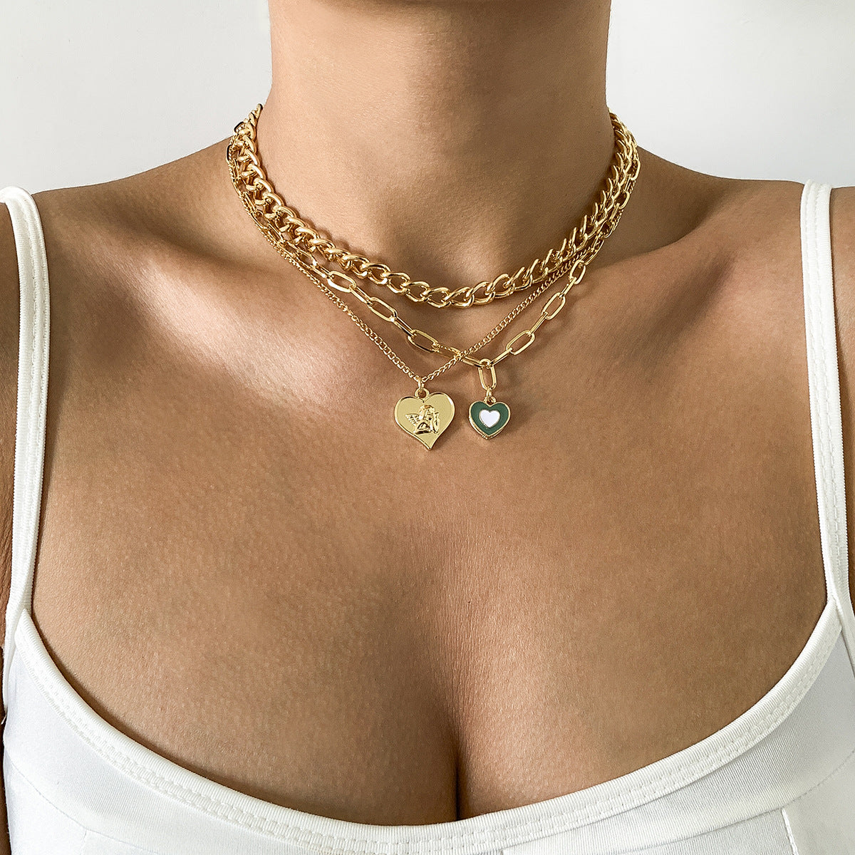 Set collana con pendente smaltato inciso a forma di cuore minimalista con catena a croce per donna