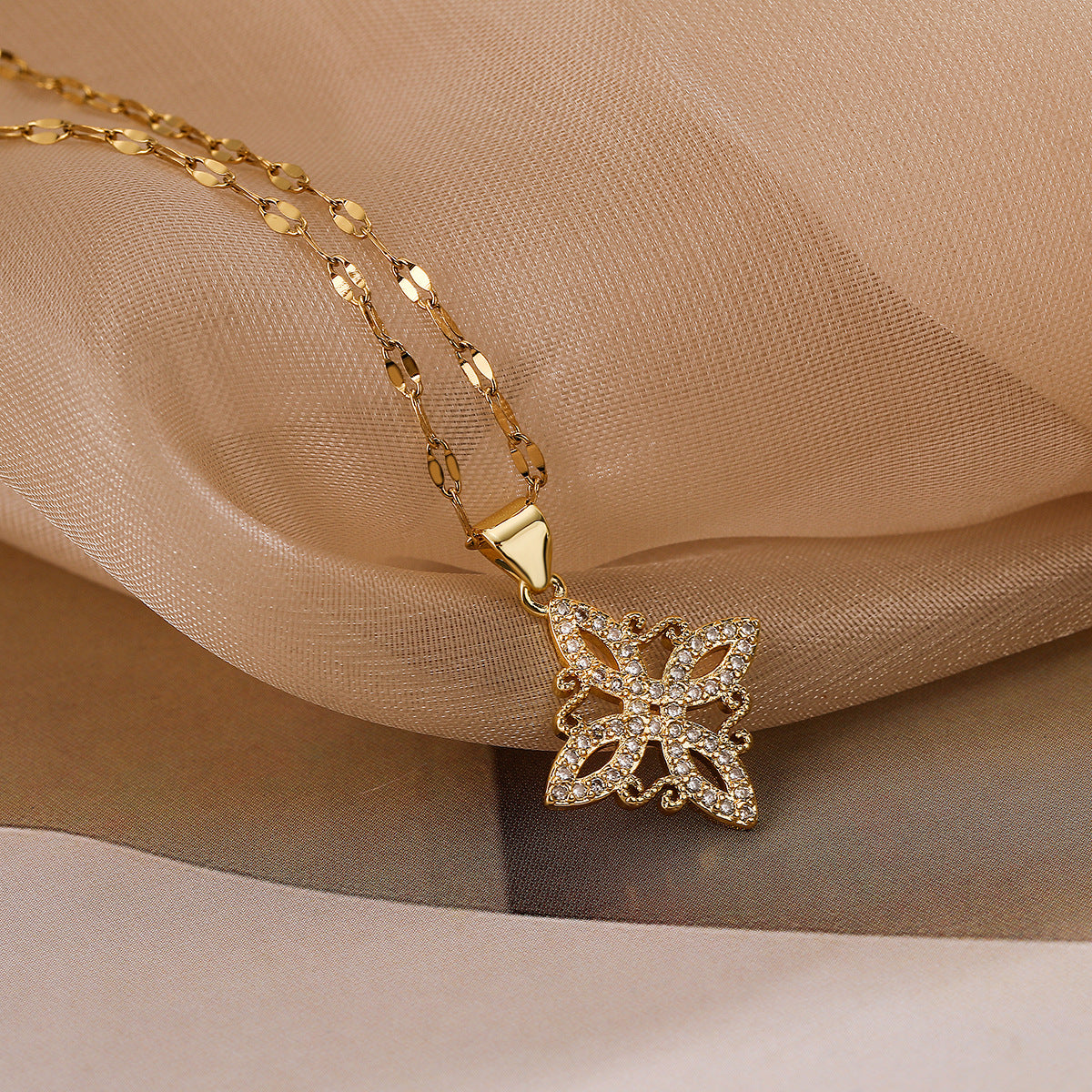 Collana pendente geometrica minimalista da donna in ottone con placcatura in oro vero e intarsi in zirconi