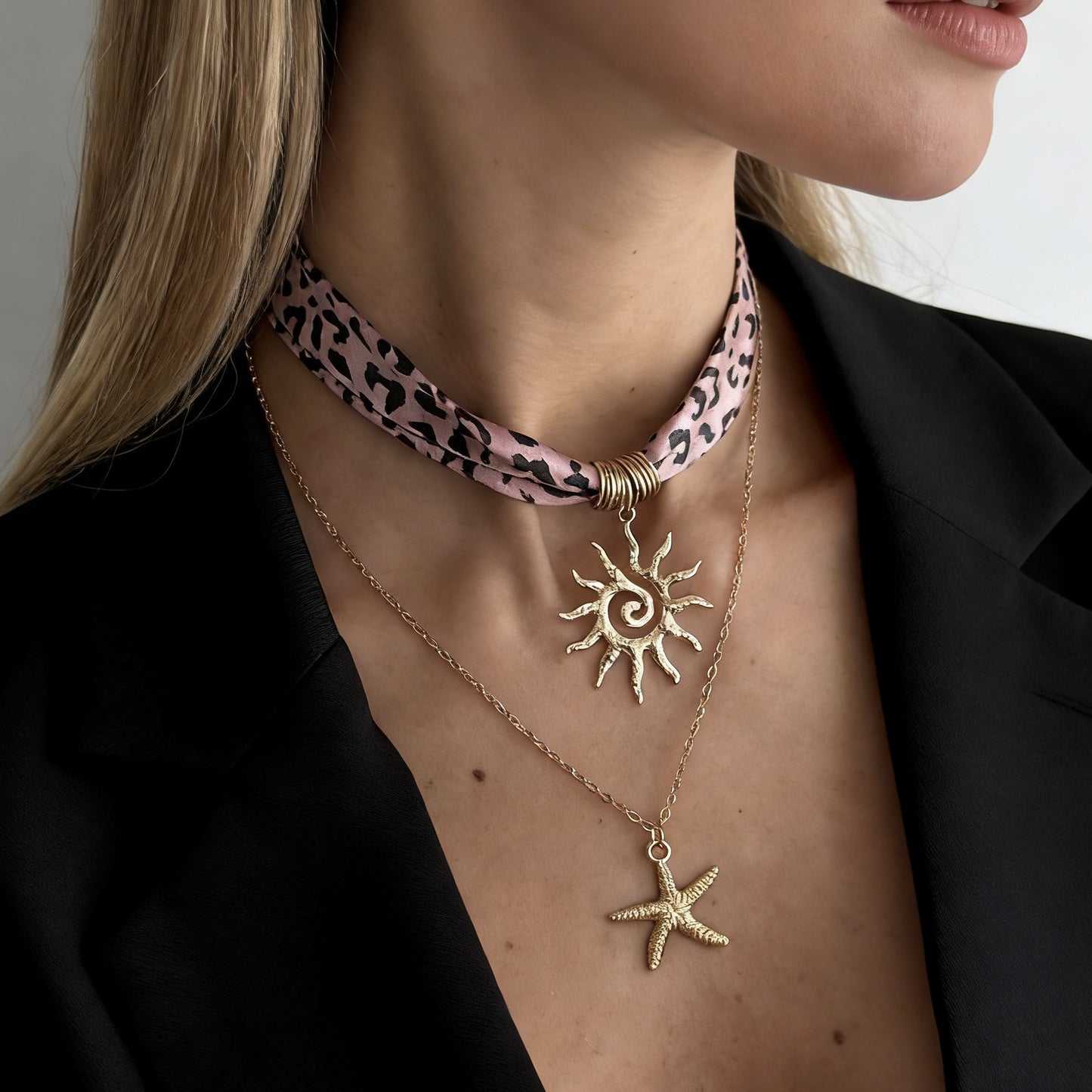 Vintage Leopard Print Resin Heart Pendant Necklace with Pearl and Alloy Details for Women
