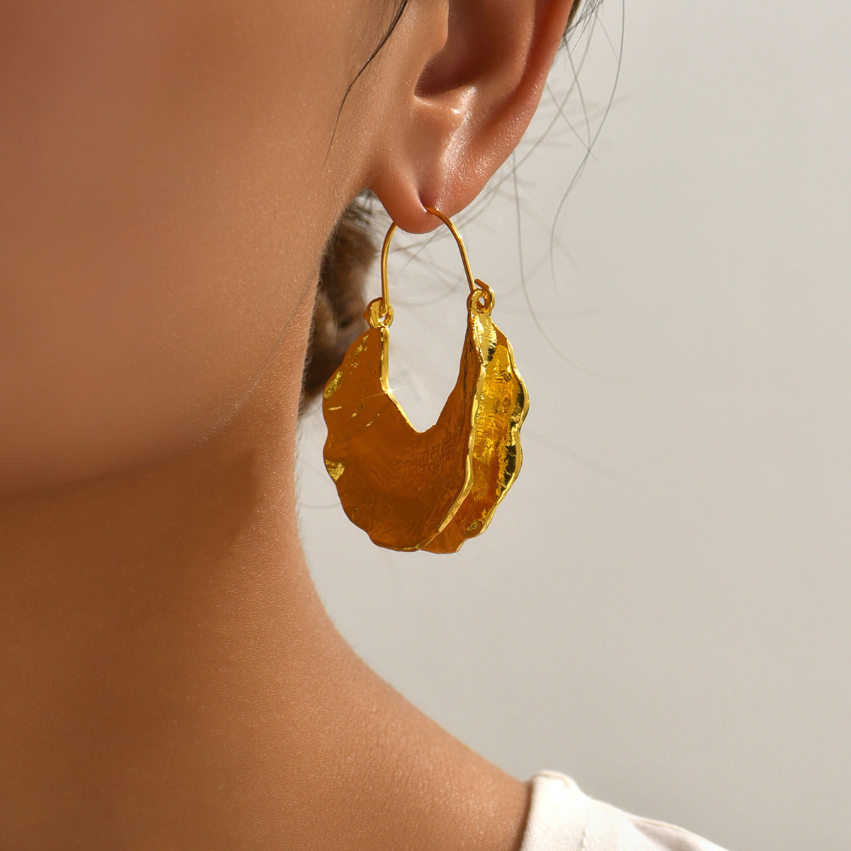 Pendientes Minimalistas Geométricos con Onda en Forma de U Chapados en Oro, de Aleación, con Diseño de Hoja Plegada para Mujer