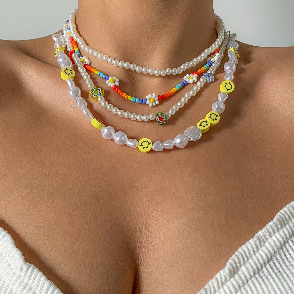 Collana a barra bohémien con ciondolo a margherita e perla finta per donna