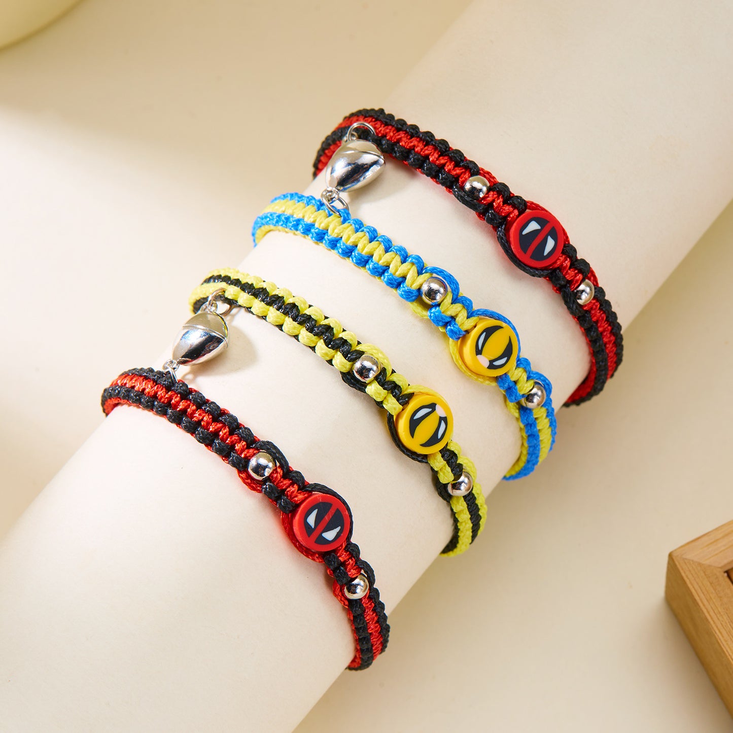 Pulsera magnética de moda con dijes de corazón de Wolverine y Deadpool, pulsera de aleación trenzada a mano para parejas