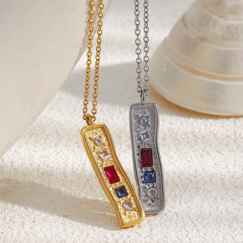 Collana con ciondolo geometrico minimalista da donna in acciaio inossidabile con placcatura in oro 18 carati e intarsio di zirconi