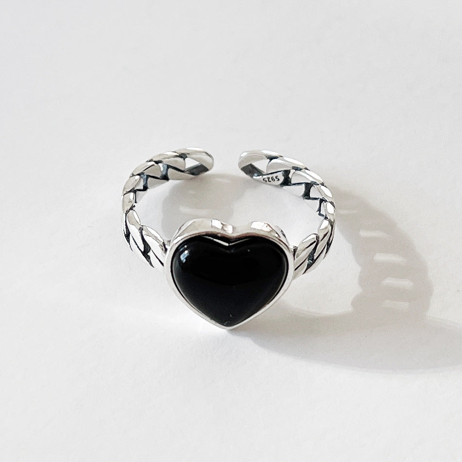 Anillo minimalista con forma de corazón de plata de ley 925 con acabado mate para mujer
