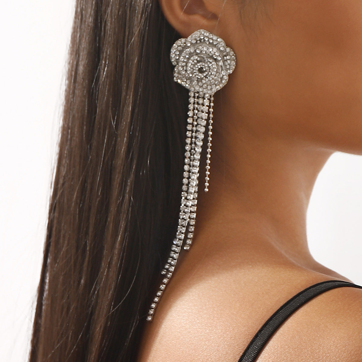 Eleganti orecchini a lobo ispirati al vintage con camelia e strass intarsiati su base in lega, design floreale femminile con frange pendenti