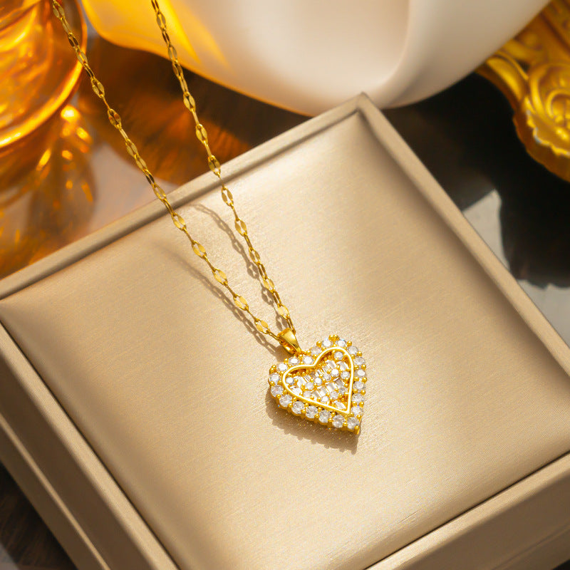 Sweet and Edgy Heart-Shaped Titanium Steel Pendant Necklace for Women with Rhinestone Inlay and Vacuum Plating Finish