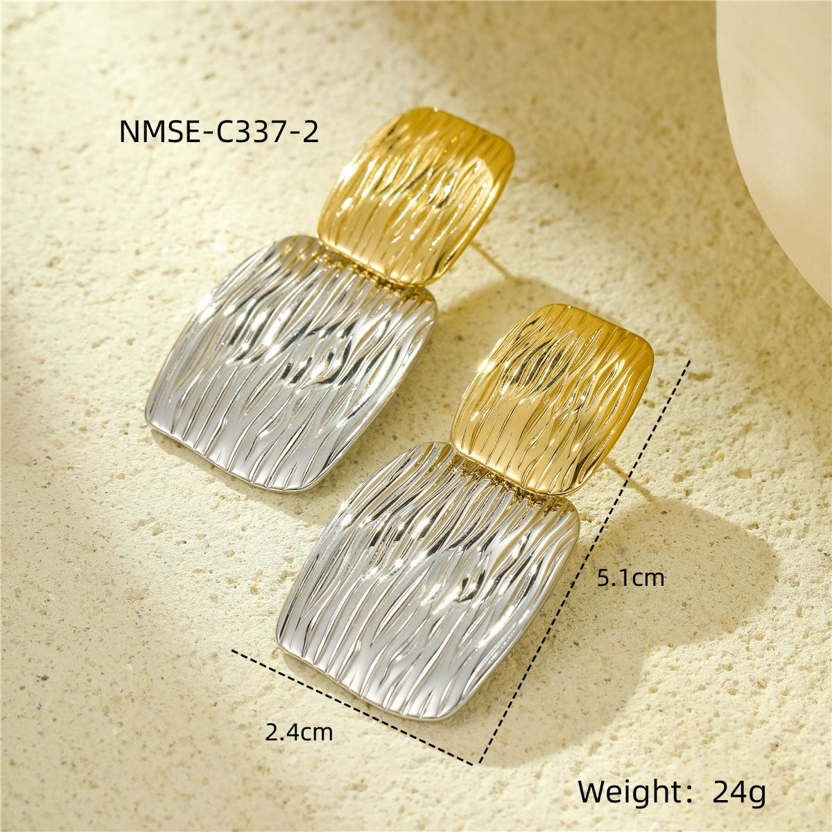 Orecchini pendenti vintage in acciaio inossidabile placcati oro 18 carati a forma di petalo con texture martellata di ispirazione francese