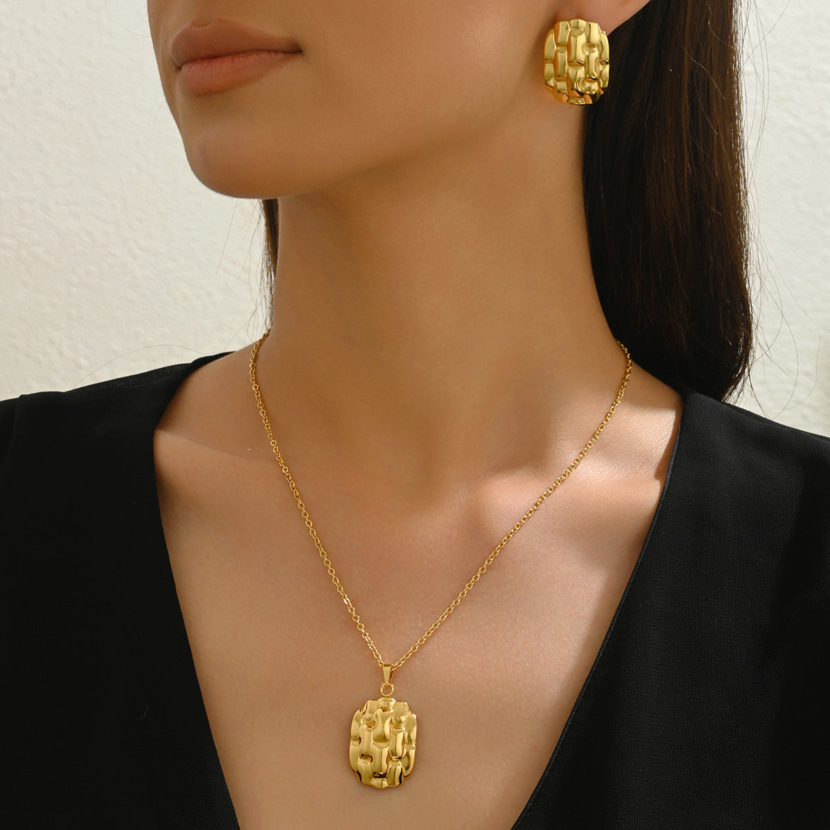 Conjunto de collar y pendientes de mujer irregulares con textura geométrica en aleación con acabado galvanizado para uso diario con estilo