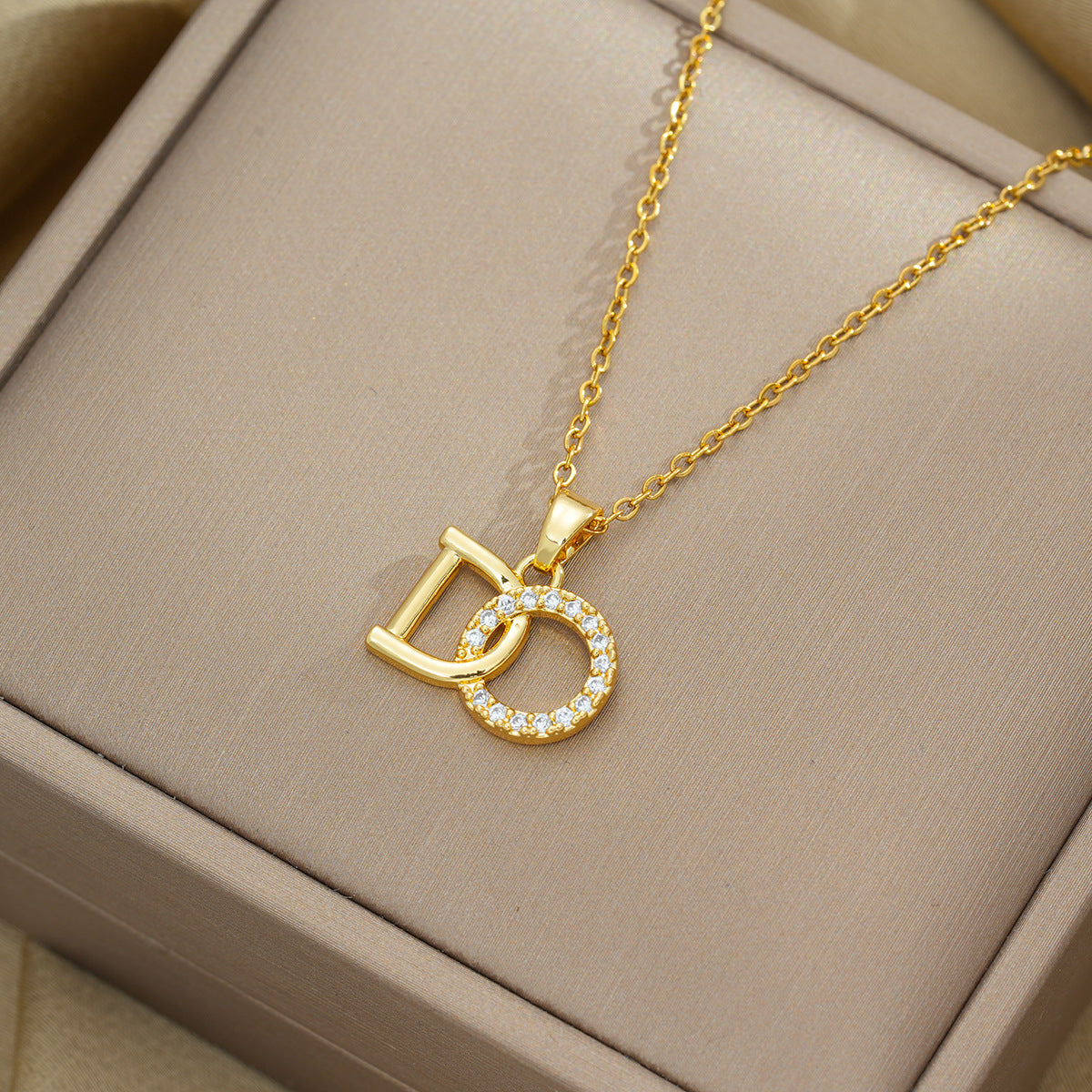 Collar con colgante minimalista de nudo de lazo de acero de titanio para mujer con cadena de serpiente chapada