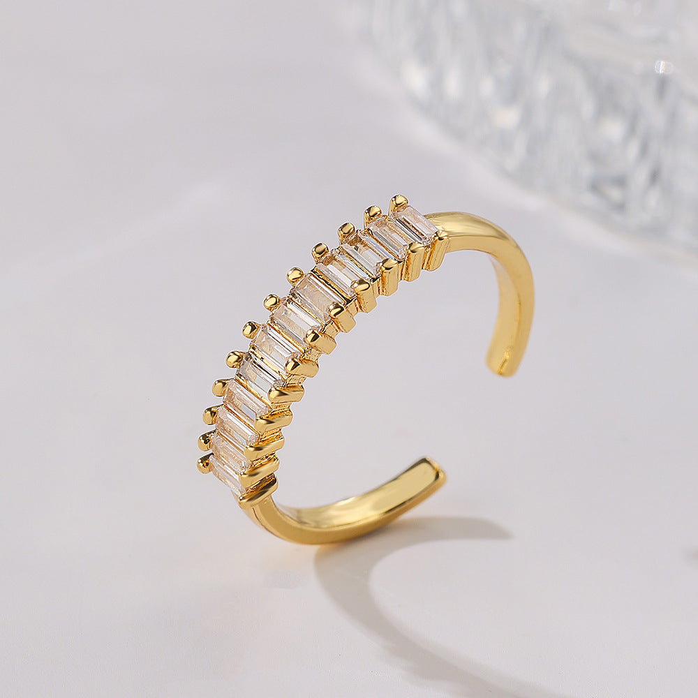 Anello da donna minimalista a T geometrico con intarsio in zirconi cubici e fascia in rame placcato oro