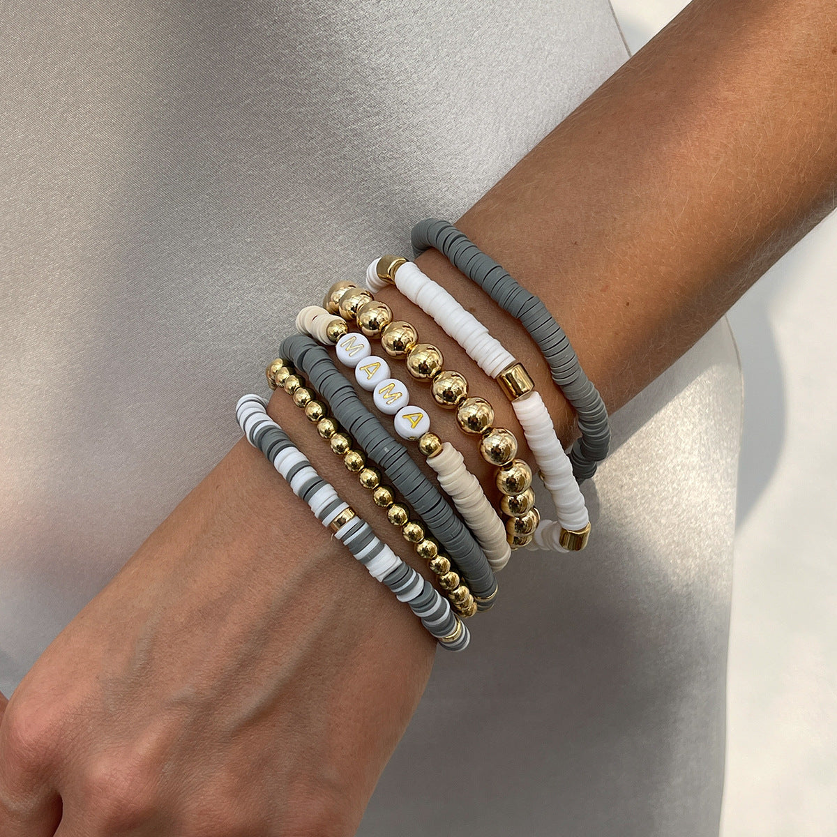 Pulsera de cuentas geométrica minimalista con letras MAMA para mujer con cuentas de arcilla polimérica, acrílico y CCB, joyería apilable hecha a mano