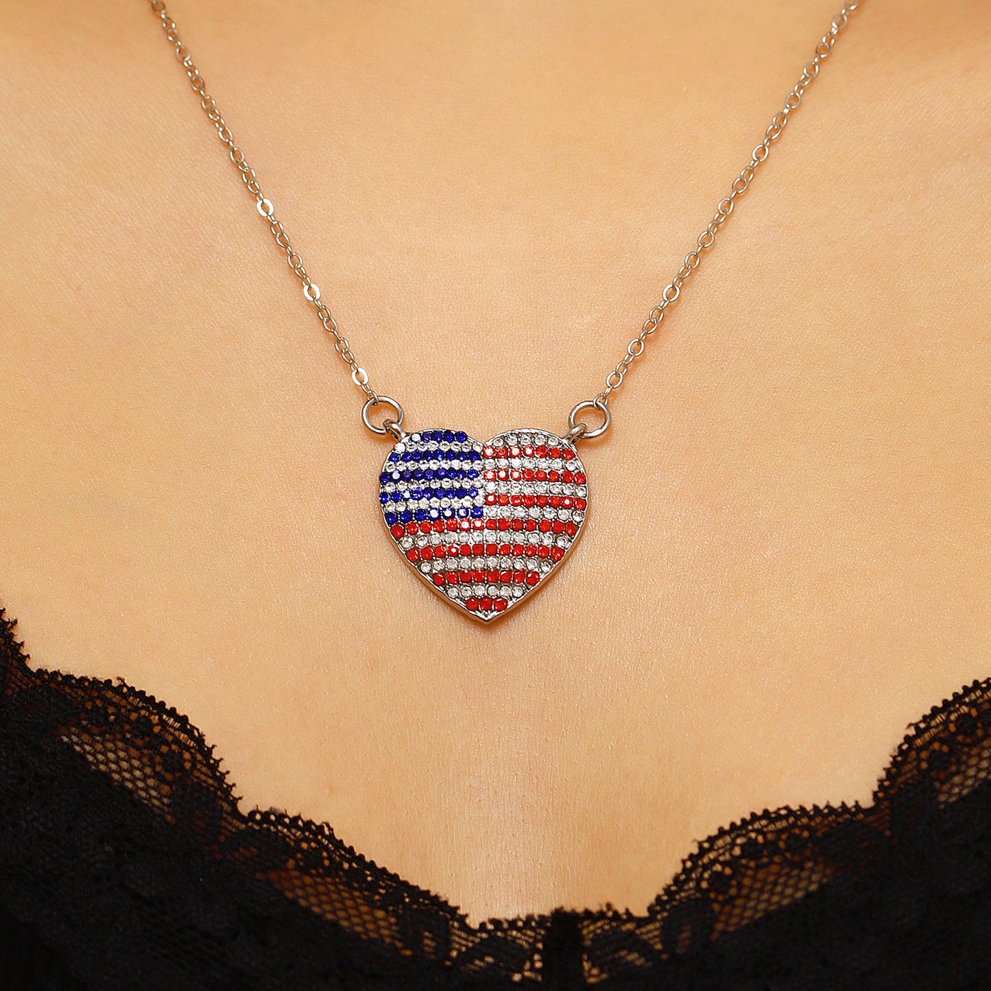 Set di collane placcate in lega con ciondoli a forma di stella e cuore intarsiati di strass, stile minimalista, da donna