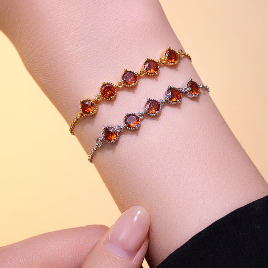 Pulsera Minimalista de Lujo Geométrica con Granate e Incrustaciones de Circones en Acero de Titanio Bañado en Oro de 18K para Mujer