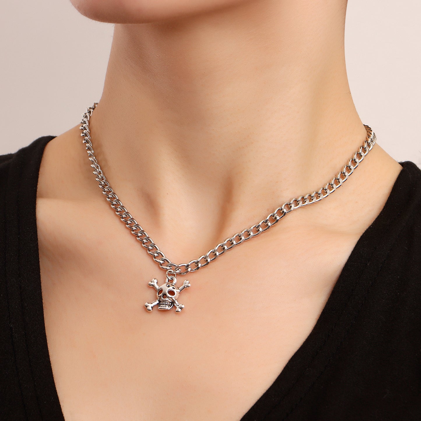 Minimalist Hip Hop Skull Pendant Necklace for Women Alloy Geometric Locket Chain with Plated Finish