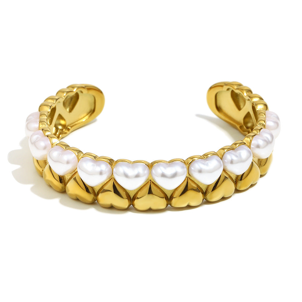 Bracciale alla moda minimalista a forma di cuore in acciaio inossidabile placcato oro 18 carati con perle simulate da donna
