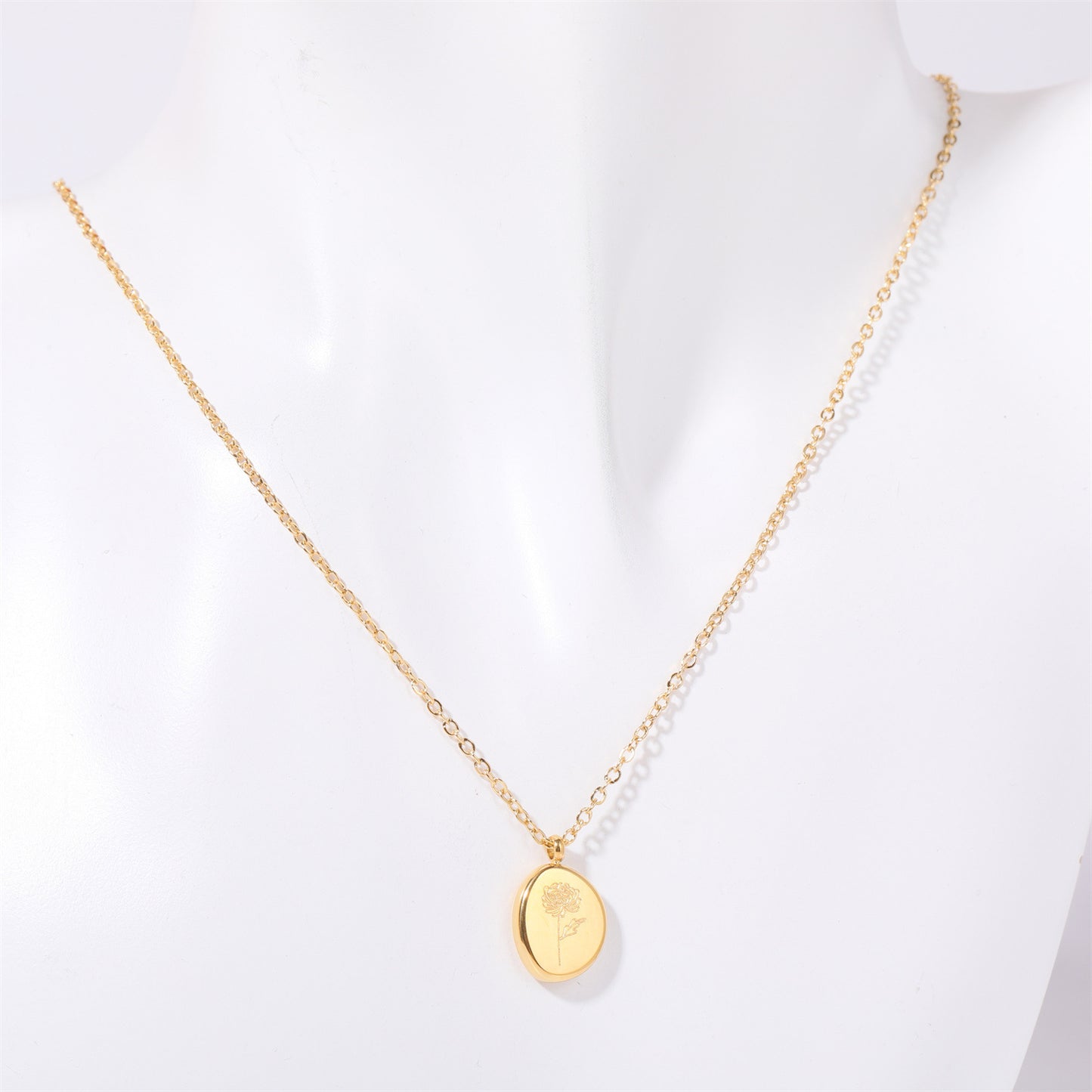 Geometric Oval Pendant Necklace in Titanium Steel with 18K Gold Plating for Women and Men