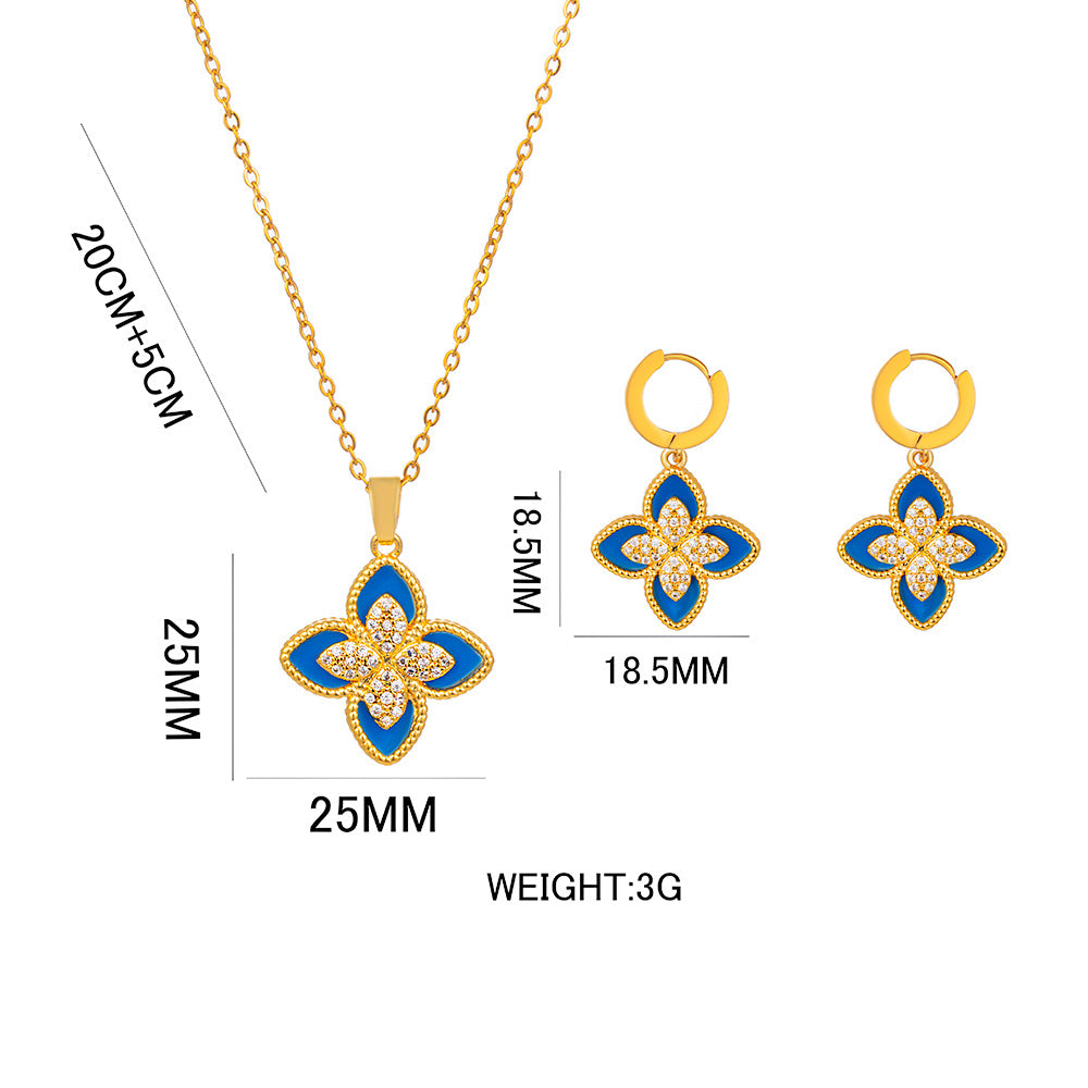 Minimalist Four-Leaf Clover Pendant Necklace in Titanium Steel with Vacuum Plating and Snake Chain for Women