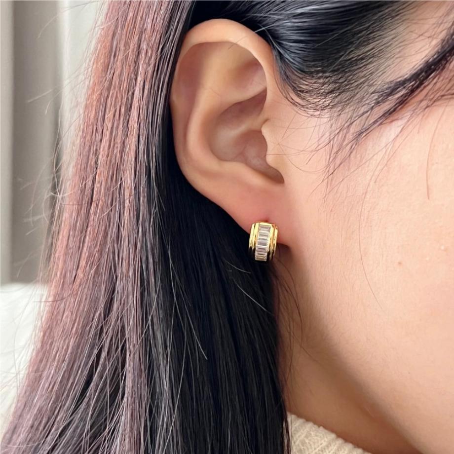 Minimalist Geometric Letter-Shaped 925 Sterling Silver Stud Earrings with Gold Plating