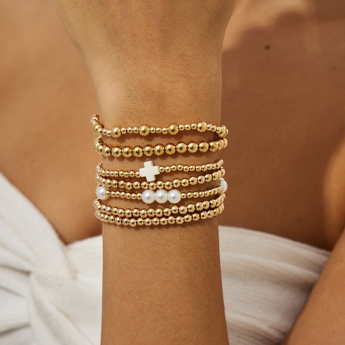 Bracciale da donna elastico in perline Bohemien con stella e croce, impreziosito da perle sintetiche e design irregolare