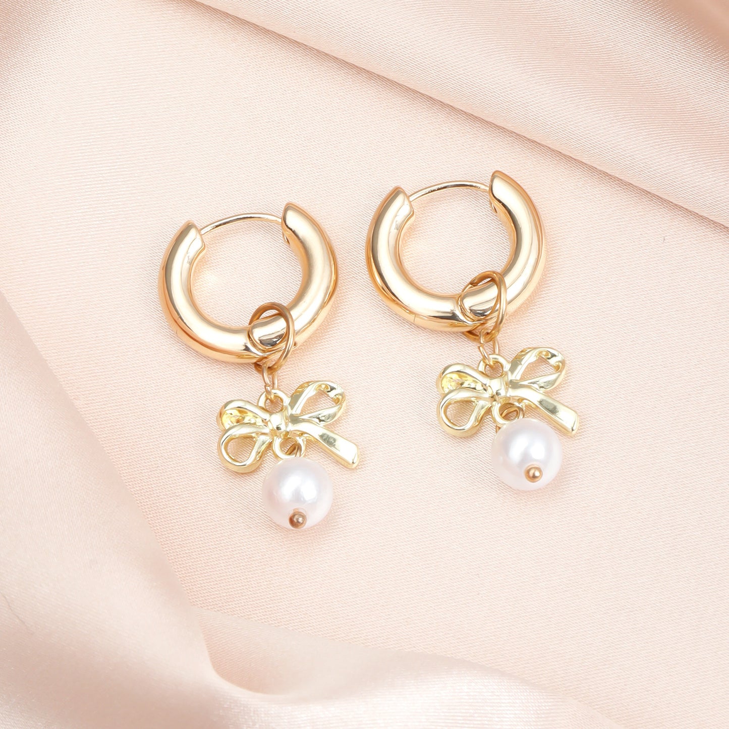 Aretes de aro simétricos con perlas y lazo de estilo vintage para mujer, con base de aleación y acabado galvanizado