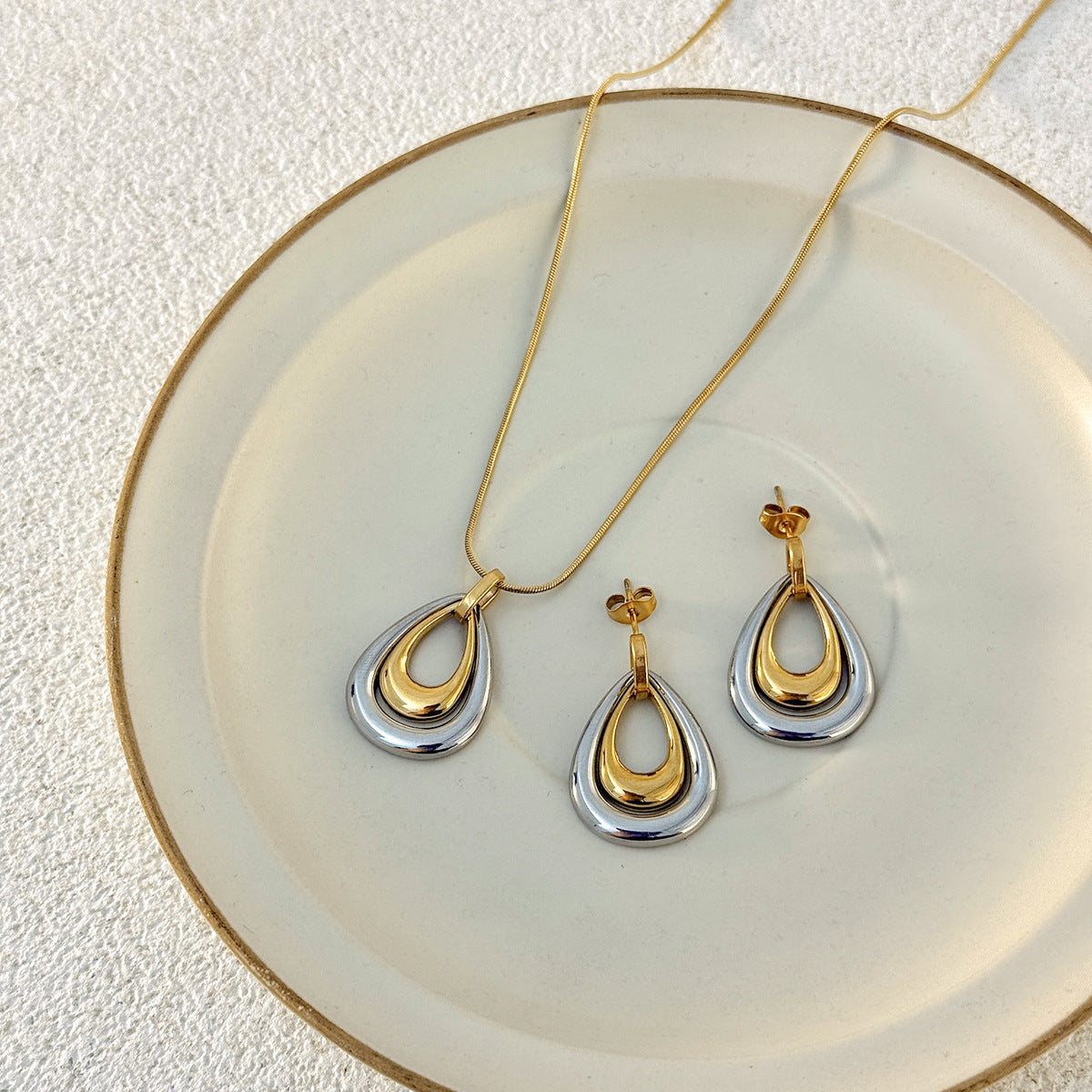 Minimalist 18K Gold Plated Stainless Steel Teardrop Pendant Necklace for Women