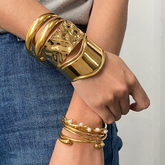Pulsera geométrica de acero de titanio moderna para mujer con chapado en oro de 18 quilates, brazalete de acero inoxidable hipoalergénico