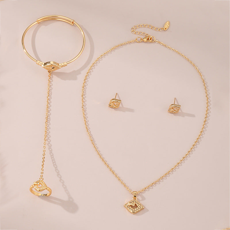 Collana con ciondolo a cuore minimalista in rame placcato per ragazze, con catena a maglie sottili a strato singolo