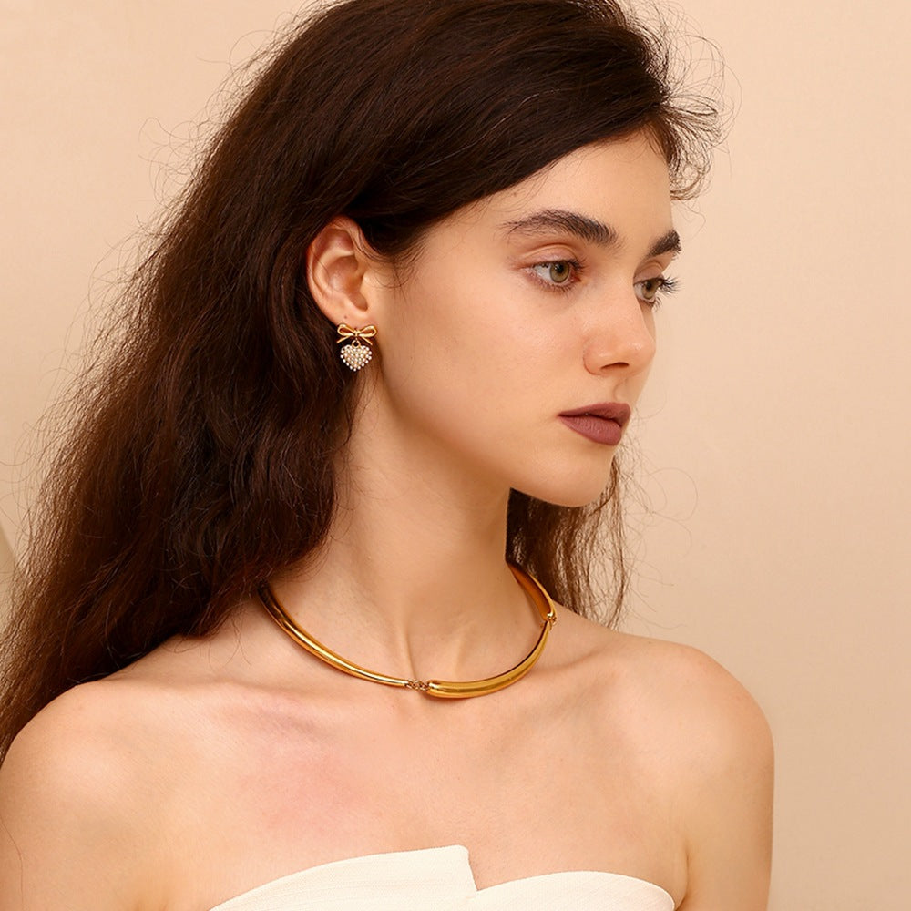 Orecchini a perno da donna a forma di fiocco in acciaio inossidabile stile vintage francese con accento di perla