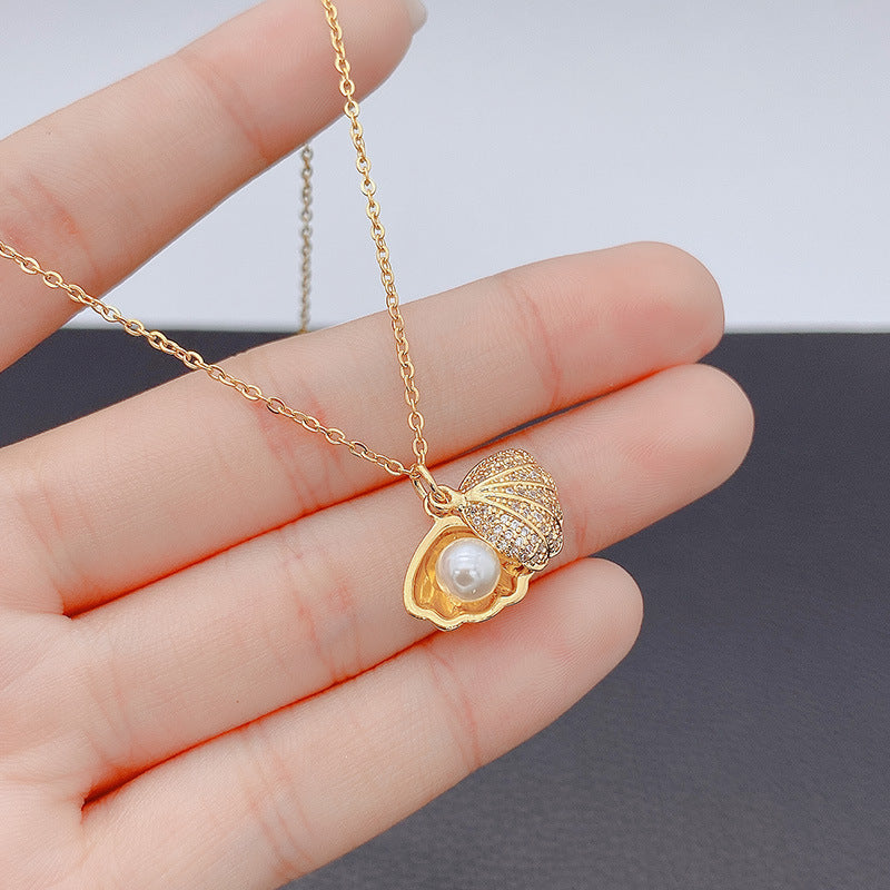 Collana in acciaio al titanio placcato rame con perla intarsiata a forma di fiore vintage e ciondolo a conchiglia irregolare per donna e uomo