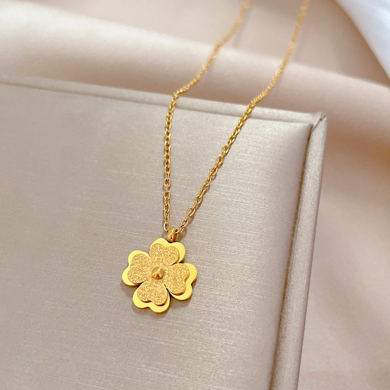 Collana a Catena Minimalista con Trifoglio a Quattro Foglie e Peonia in Acciaio al Titanio Unisex