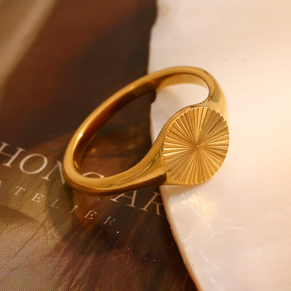 Anillo minimalista geométrico de acero inoxidable con baño de oro de 18 quilates para mujer