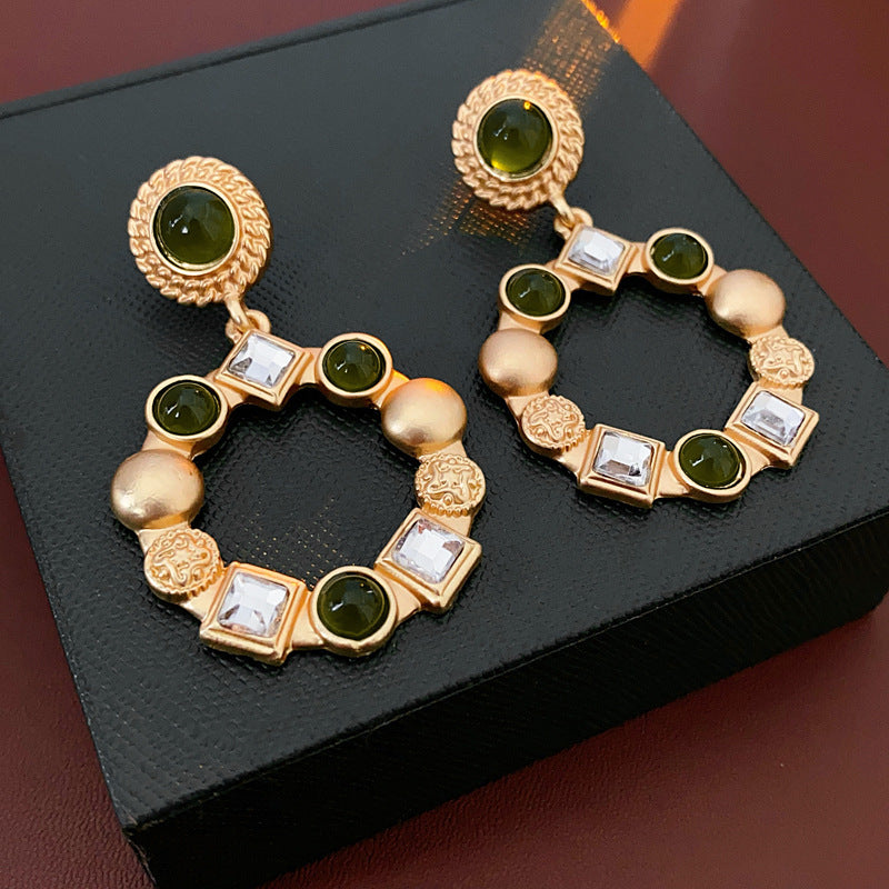 Vintage Heart-Shaped Floral Teardrop Hollow-Out Alloy Stud Earrings with Rhinestone Inlay for Women