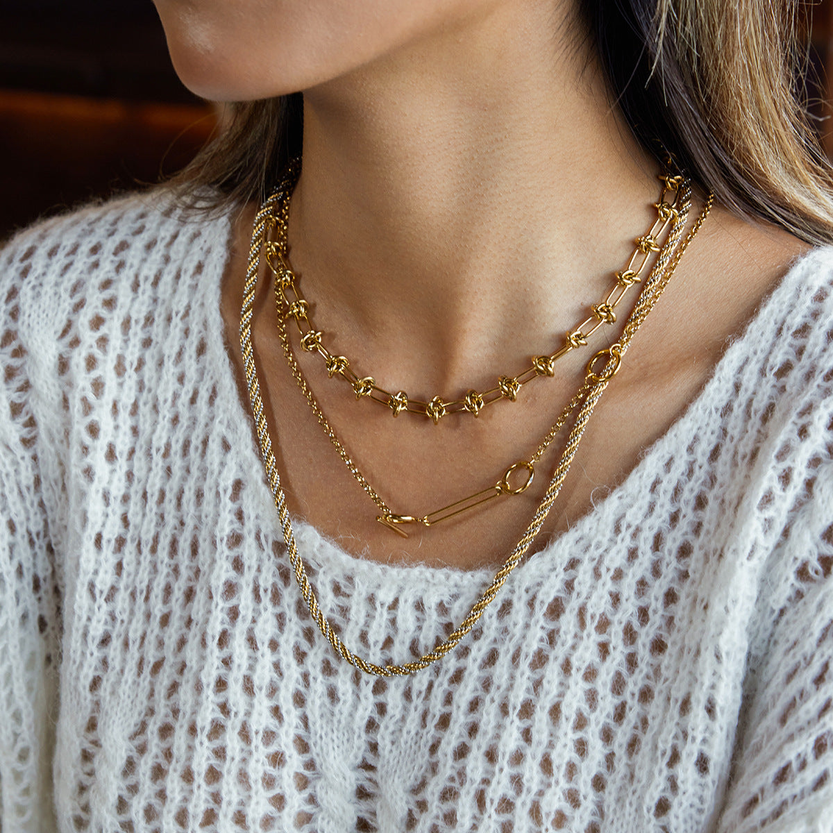 Set di collana e bracciale da donna in corda intrecciata d'acciaio inossidabile moderno e minimalista con finitura placcata