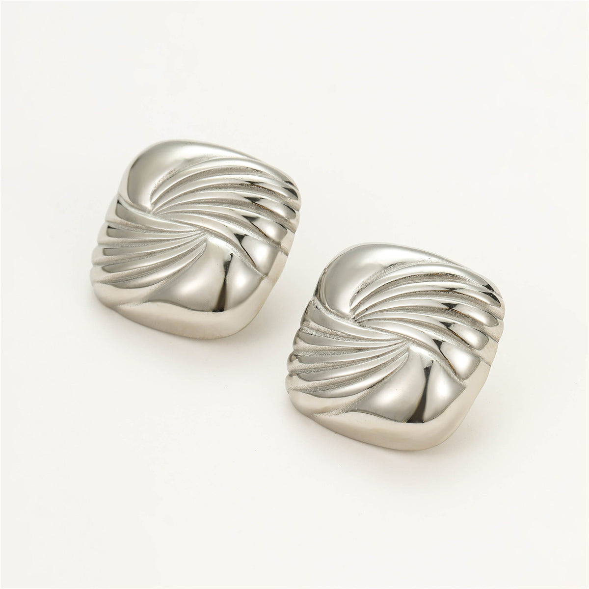 Pendientes de tuerca cuadrados huecos de acero inoxidable estilo vintage con chapado en oro de 18 quilates para mujer