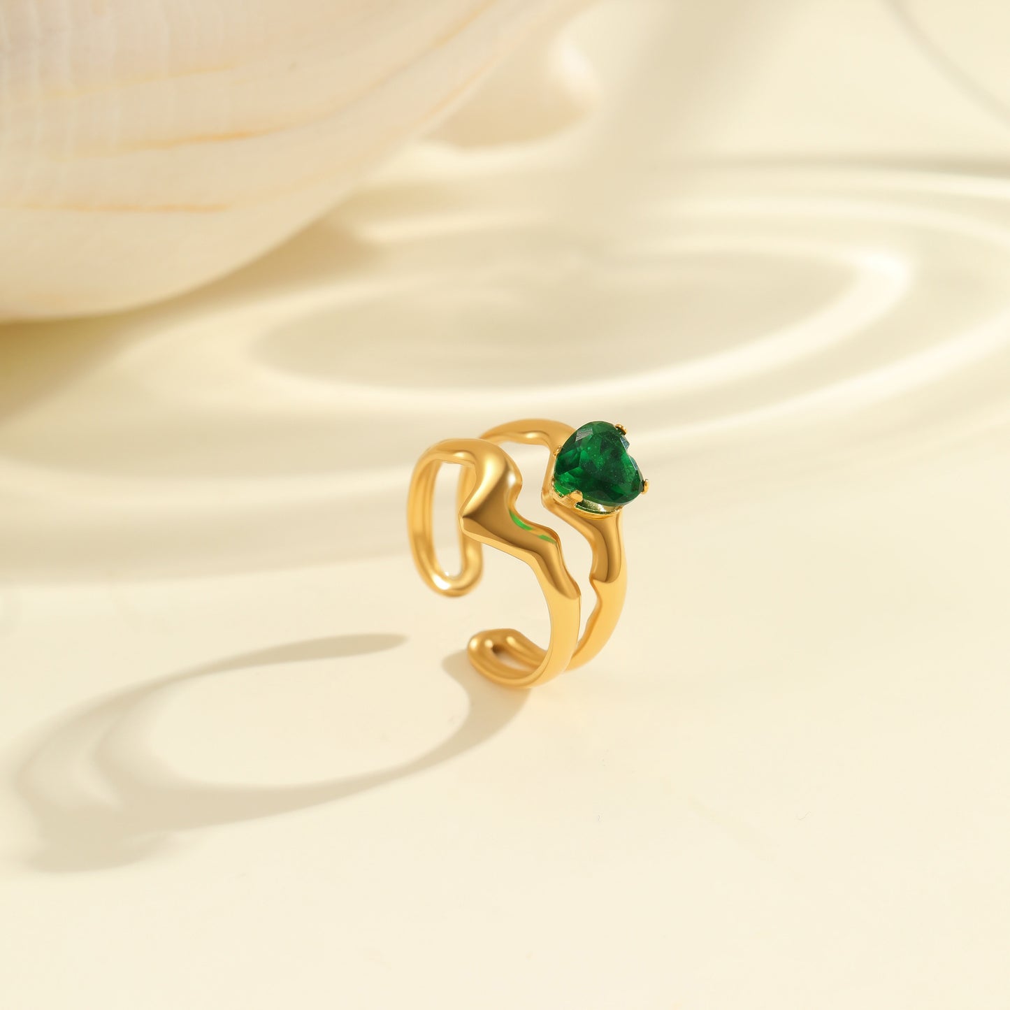 Anillo de Acero Inoxidable Geométrico Minimalista con Baño de Oro de 18K y Detalles de Remaches Esféricos Irregulares para Mujer