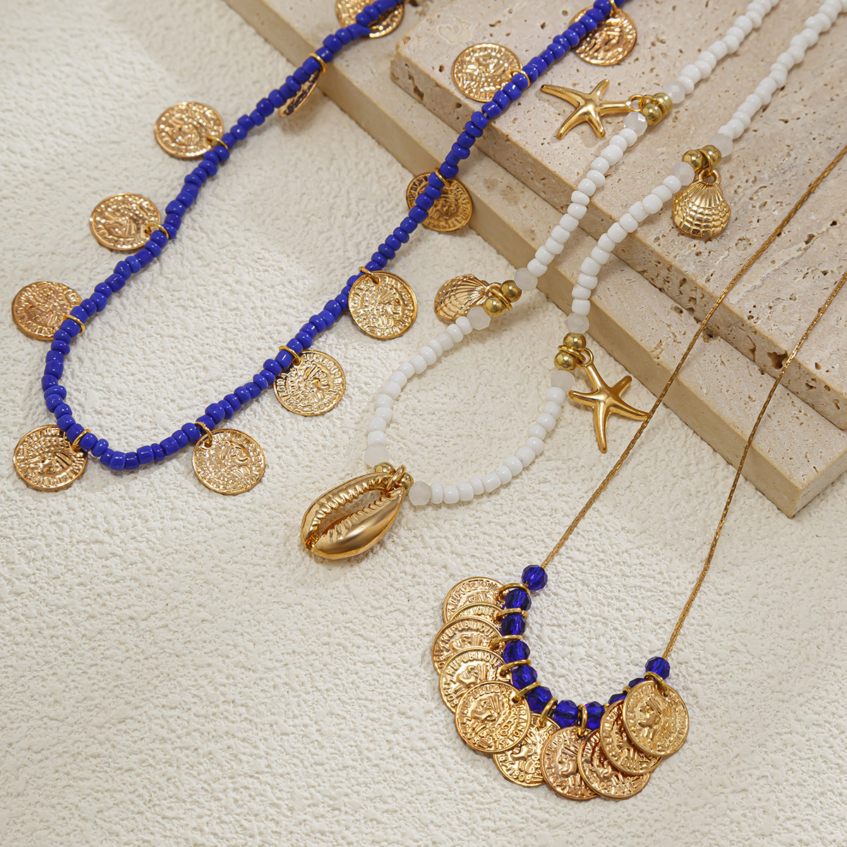 Collana con ciondolo a moneta in stile bohémien vintage in lega placcata su catena di perline da donna