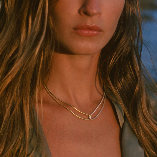 Collana Minimalista a Catena Piatta Modello Serpente Bicolore in Acciaio Inossidabile Placcato Oro 18K Design Unico Unisex
