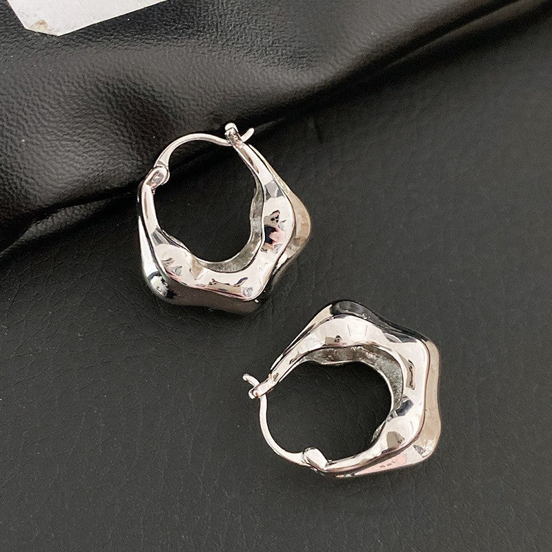 Aretes Geométricos Minimalistas de Cobre con Acabado Chapado para Mujer Pendientes Modernos y Versátiles