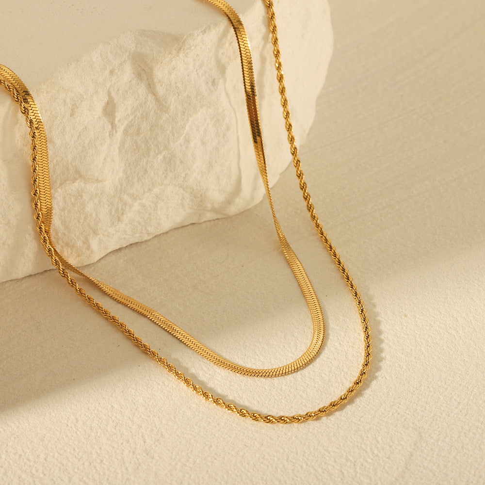 Collana a catena attorcigliata minimalista geometrica in acciaio inossidabile con placcatura sottovuoto da donna