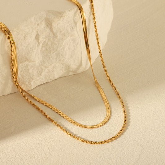Collar minimalista de acero inoxidable geométrico con cadena torcida y recubrimiento al vacío para mujer