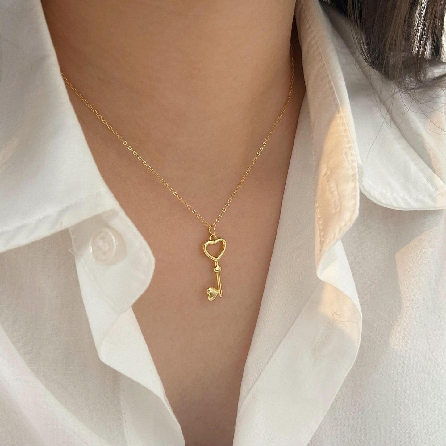 Minimalist Heart-Shaped 925 Sterling Silver Key Pendant Necklace with Plated Finish on Cross Chain